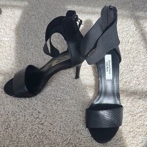 Simply Vera Vera Wang Black Textured Heels